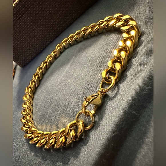 Men’s Gold Curb Chain Bracelet - Picture 3 of 3